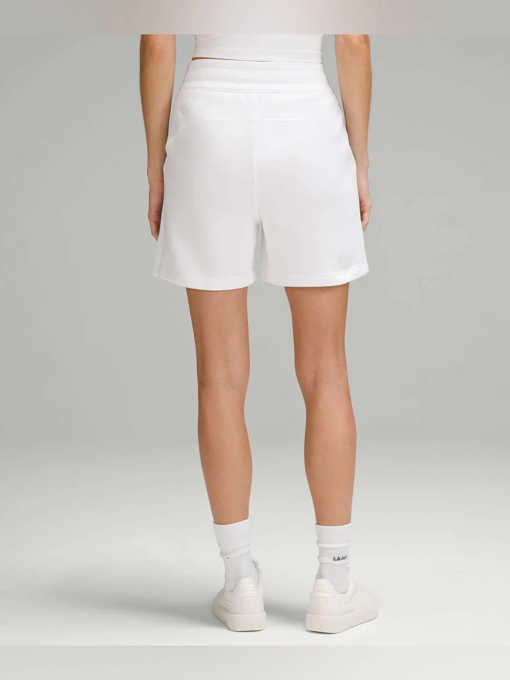 NWT Lululemon Women’s Scuba High-rise Short 5” Inseam White Size 4